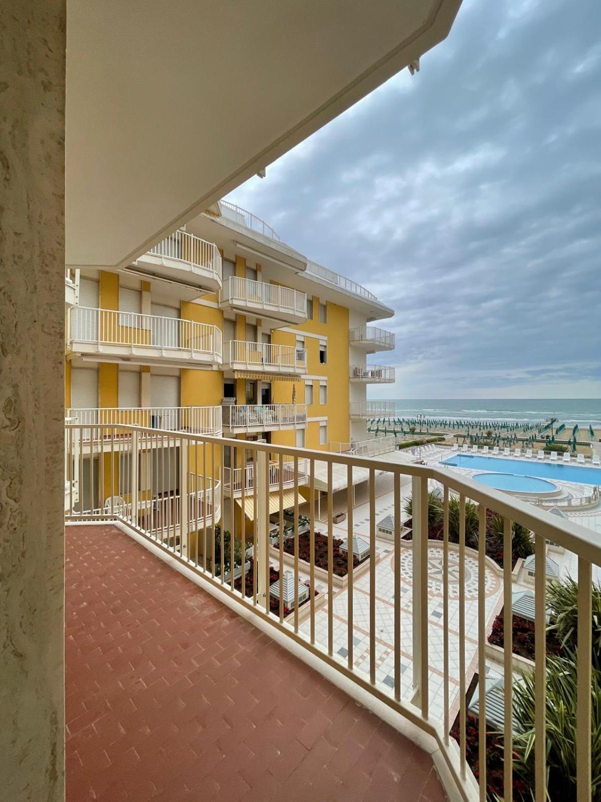 Residence Panfilo - Walterigato Apartments Solo Per Famiglie Lido di Jesolo Exteriör bild